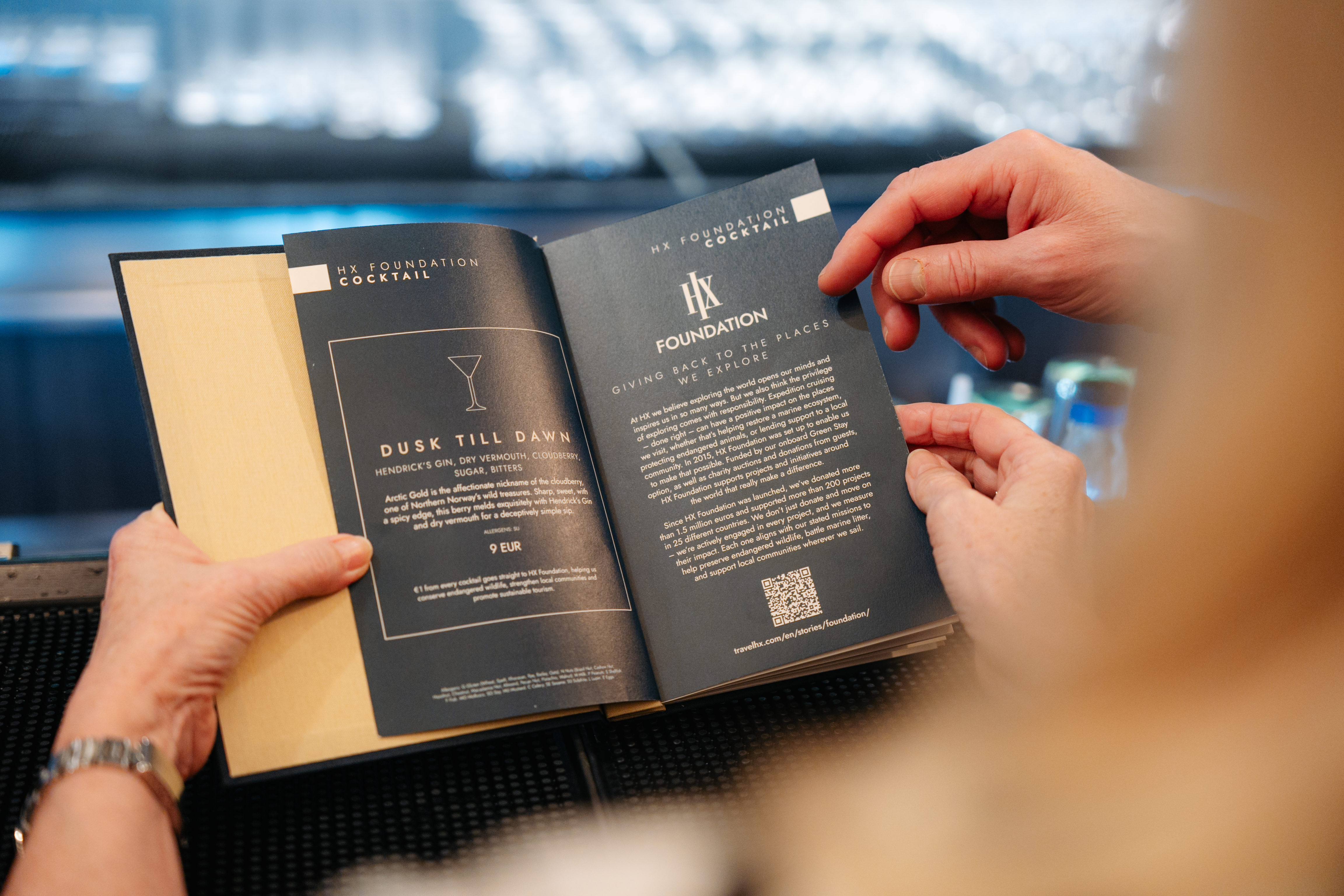 MS Roald Amundsen - Explorer Lounge & Bar